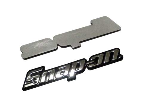 Snap-on（スナップオン）新型エンブレム シールタイプ「LOGO PLATE SILVER - MEDIUM」