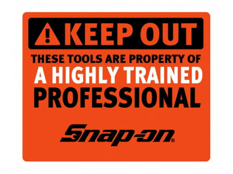 Snap-on（スナップオン）ステッカー「HIGHLY TRAINED DECAL - ORANGE」